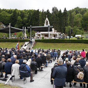 Nadbiskup Kutleša predvodio misu za žrtve Bleiburške tragedije i križnih puteva hrvatskoga naroda